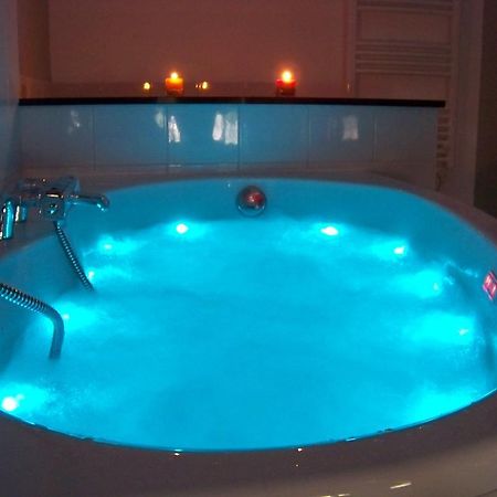 Au Coin Du Feu Hotel Mortagne-du-Nord Ngoại thất bức ảnh